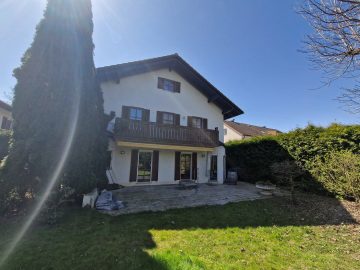 Charmante Doppelhaushälfte mit großzügigem Garten in Gräfelfing!, 82166 Gräfelfing, Doppelhaushälfte