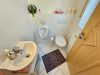 Pflegeleicht wohnen in Arzbach – Haus mit Eigentumswohnungs-Charakter! - Gäste-WC