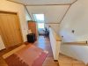 Pflegeleicht wohnen in Arzbach – Haus mit Eigentumswohnungs-Charakter! - Flur DG