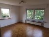 Erdgeschosswohnung in gepflegtem Drei-Parteienhaus zu vermieten! - Wohnzimmer