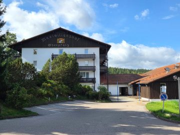 Möbeliertes 1 Zimmer Appartment mit Balkon ins Grüne!, 92648 Vohenstrauß, Ferienwohnung